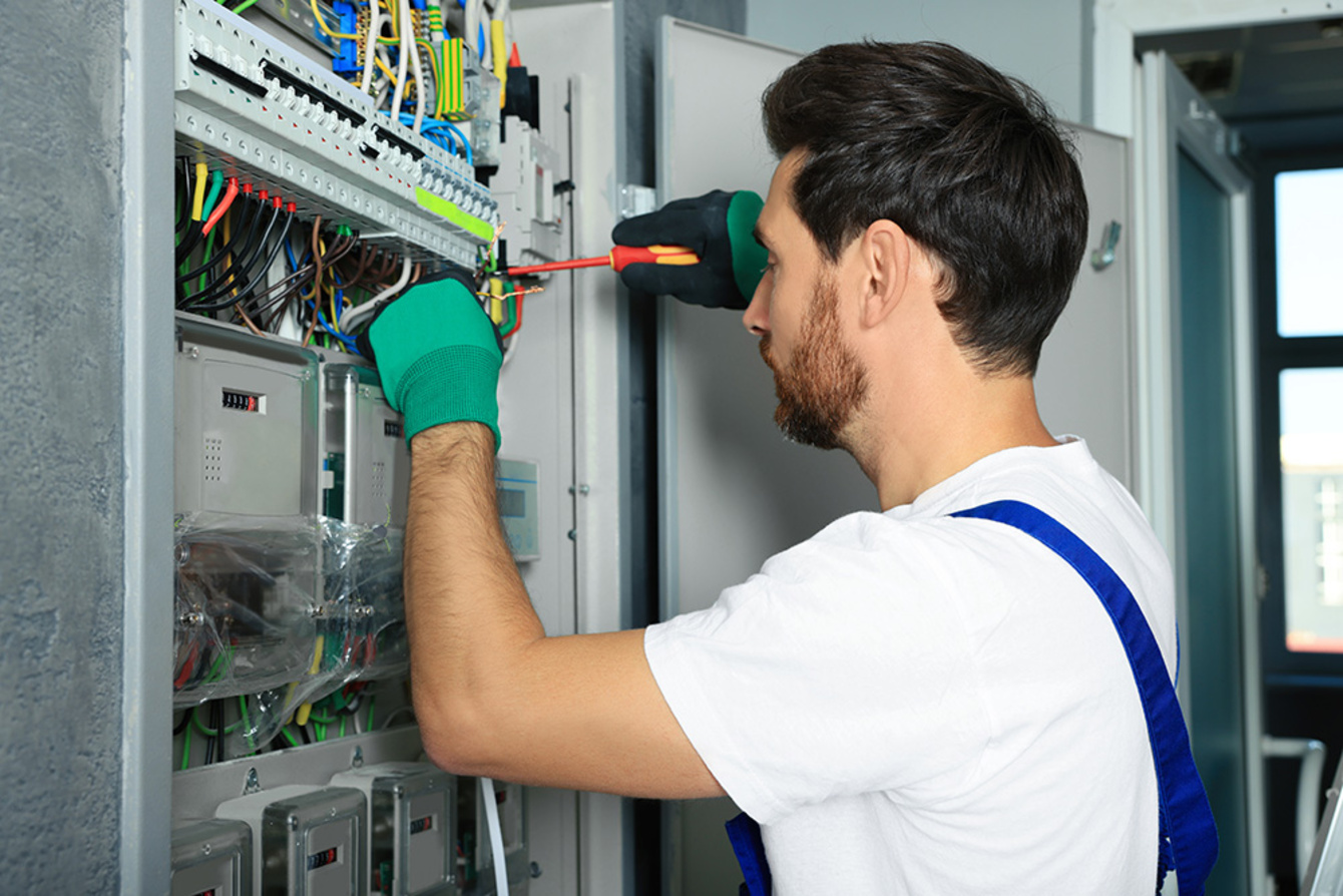 Nieder&shy;spannungs&shy;anlagen bei Merz GmbH in Erlangen